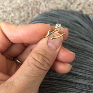Gold  diamond flower toe ring